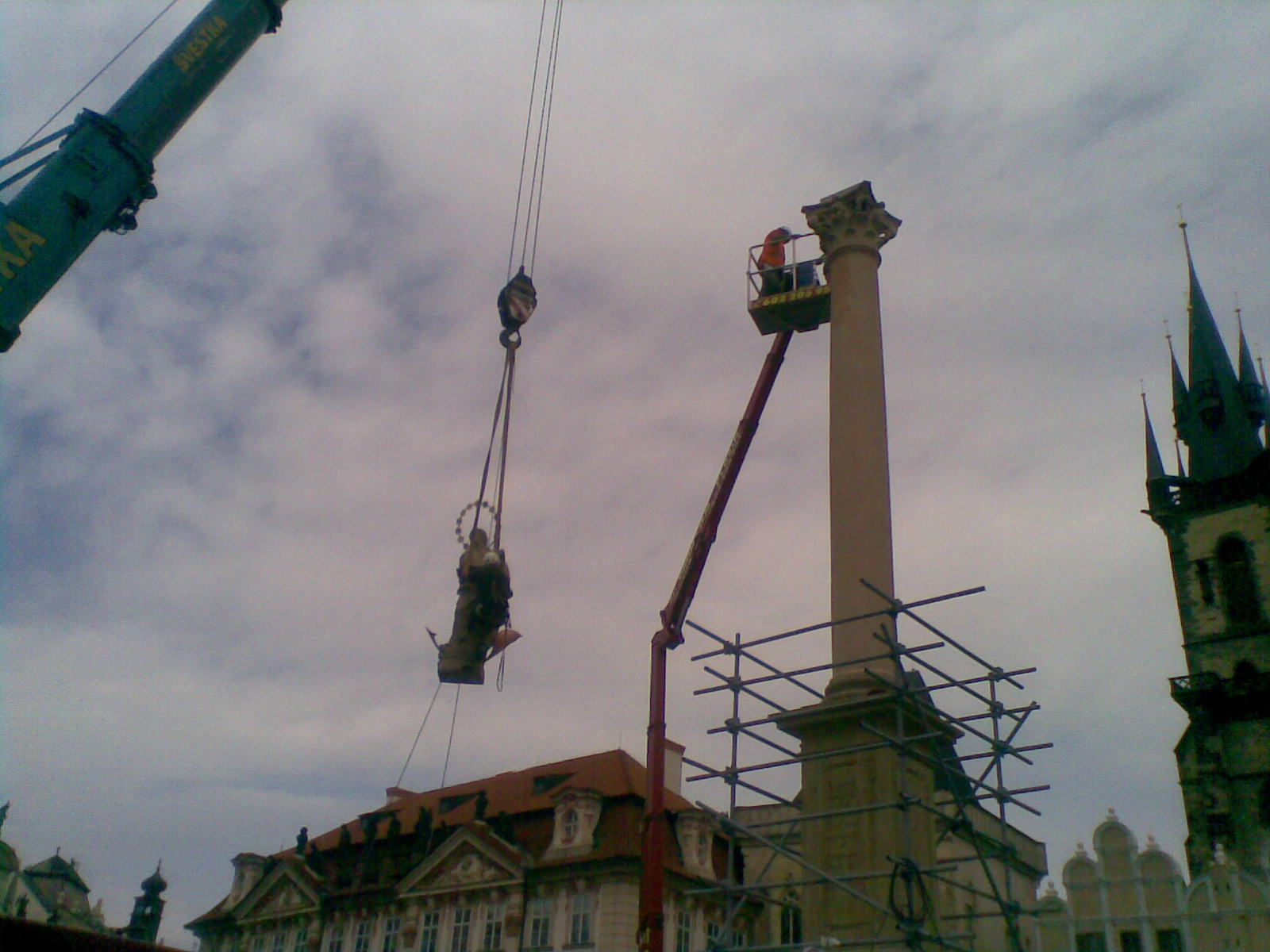 vlastni-socha-pm-1.jpg