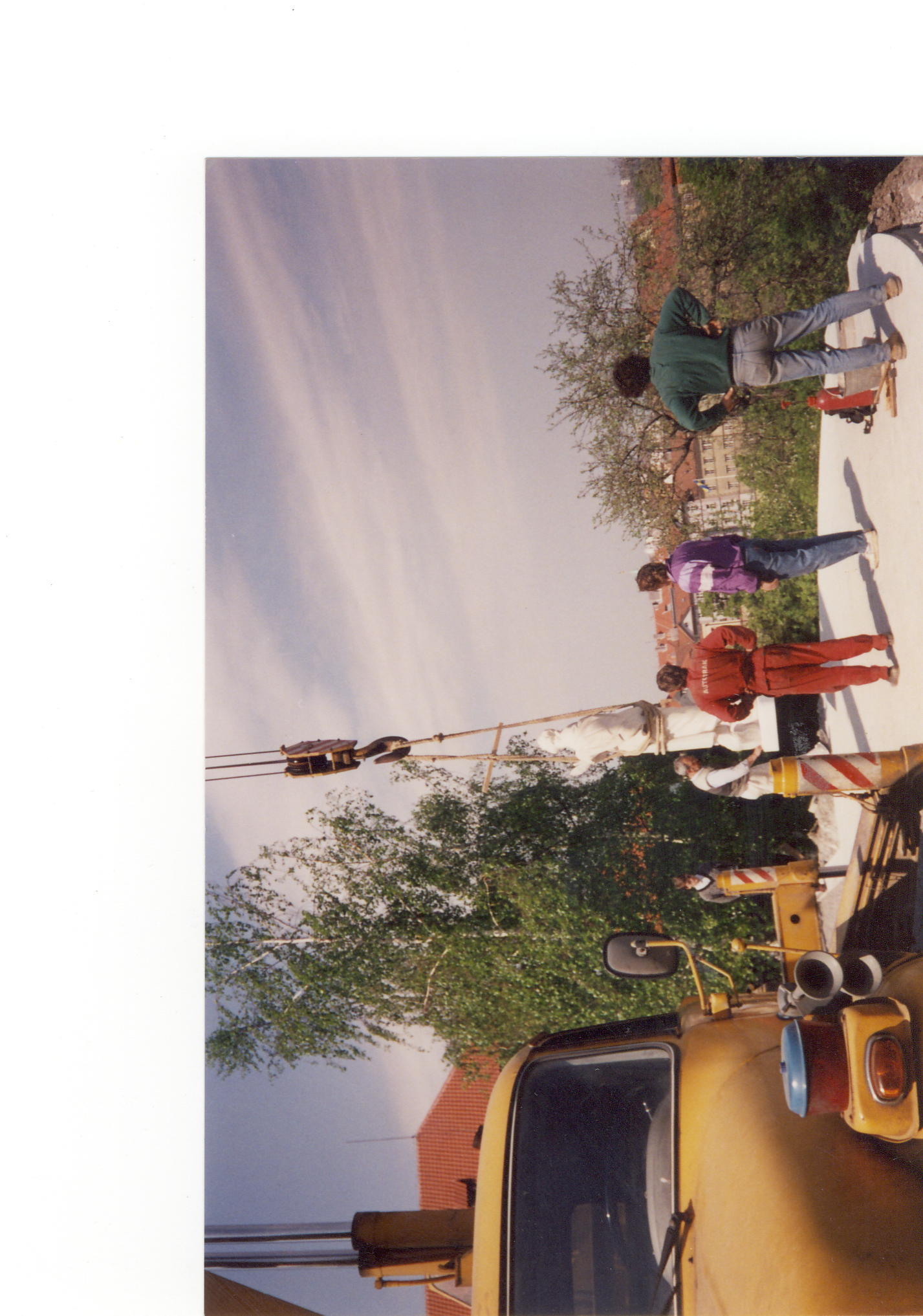 pm-z-exilu-usazovani-sochy-1994.jpg