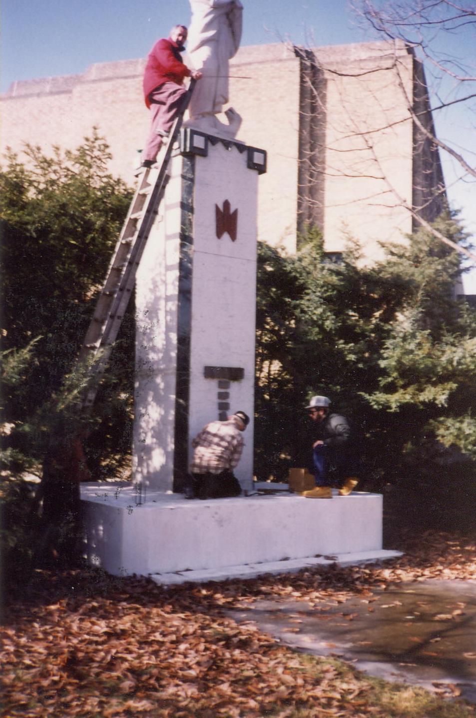 pm-z-exilu-dokumentovani-sochy-v-lisle1.jpg