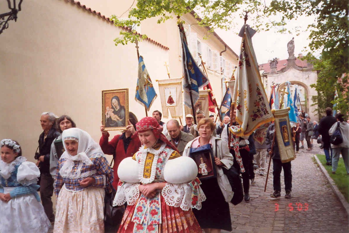 marianska-pot-2003-celo-pruvodu.jpg