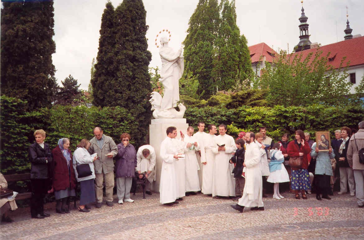 marianska-pot-2003-socha-pm-z-exilu.jpg