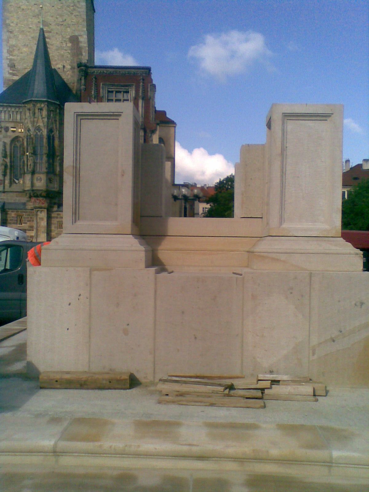 sanktuar---vnitrni-jadro---oblozeni-kameny.jpg
