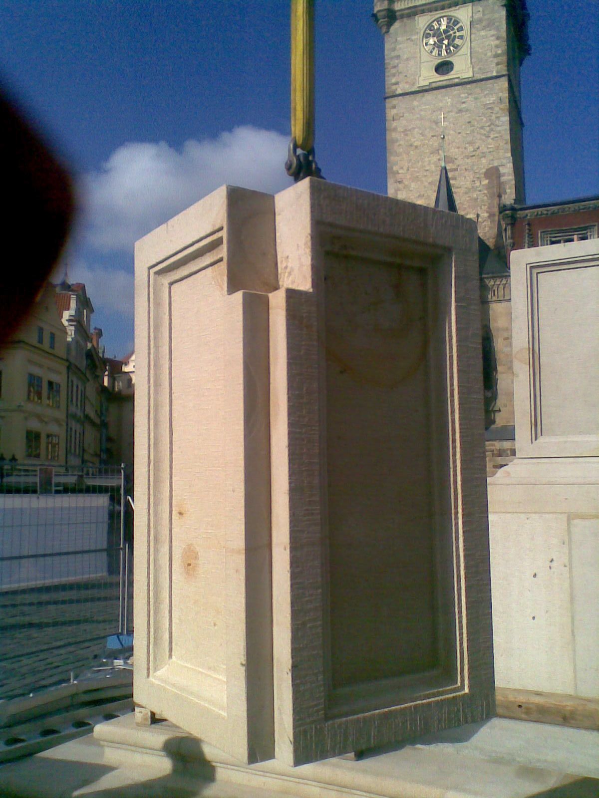 sanktuar---vnitrni-jadro-13---detail---jeden-z-nosnych-kamenu.jpg